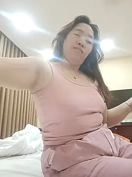 miumiu 00 online show from 12.16.25