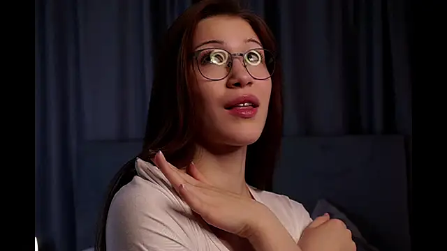 Snapshot of KarisaKusner chatting on 10.29.25 KarisaKusner online show from 10.29.25