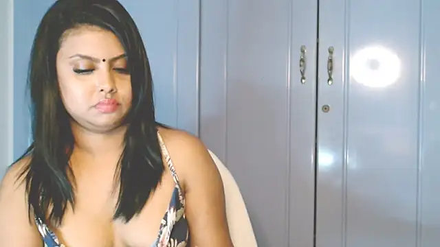 Indian GlowingMiax online show from 10.12.25