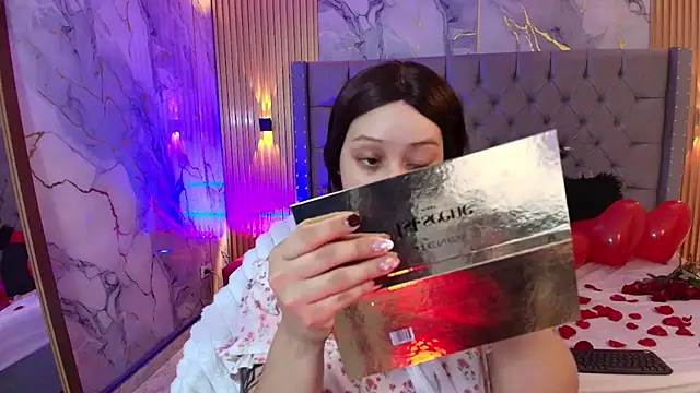 Suxan White  online show from 02.14.26