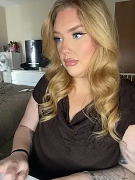 Snapshot of MysteriousMylaX chatting on 09.24.25 MysteriousMylaX online show from 09.24.25