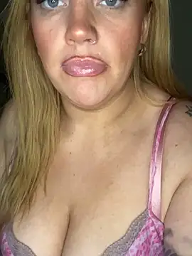 Snapshot of MysteriousMylaX chatting on 09.28.25 MysteriousMylaX online show from 09.28.25