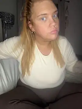 Snapshot of MysteriousMylaX chatting on 11.13.25 MysteriousMylaX online show from 11.13.25