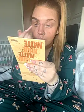 Snapshot of MysteriousMylaX chatting on 11.20.25 MysteriousMylaX online show from 11.20.25