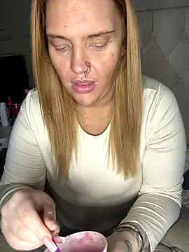 Snapshot of MysteriousMylaX chatting on 11.23.25 MysteriousMylaX online show from 11.23.25