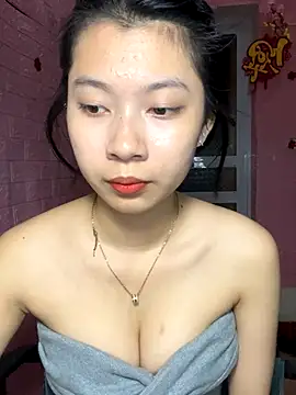 Snapshot of Phthao chatting on 10.05.25 Phthao online show from 10.05.25
