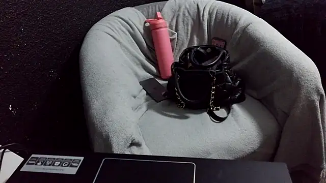 Snapshot of fetishslut4u chatting on 10.04.25 fetishslut4u online show from 10.04.25