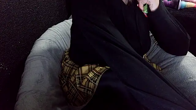 Snapshot of fetishslut4u chatting on 10.05.25 fetishslut4u online show from 10.05.25