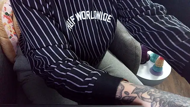 Snapshot of fetishslut4u chatting on 11.01.25 fetishslut4u online show from 11.01.25