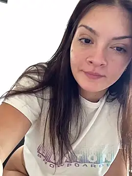 Snapshot of Danielaeliana chatting on 04.22.26 Danielaeliana online show from 04.22.26