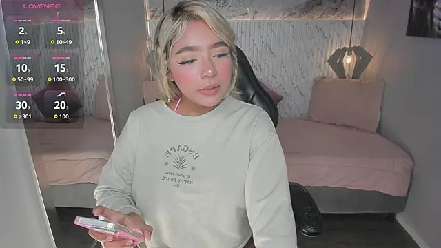 Emilly mell online show from 12.15.25