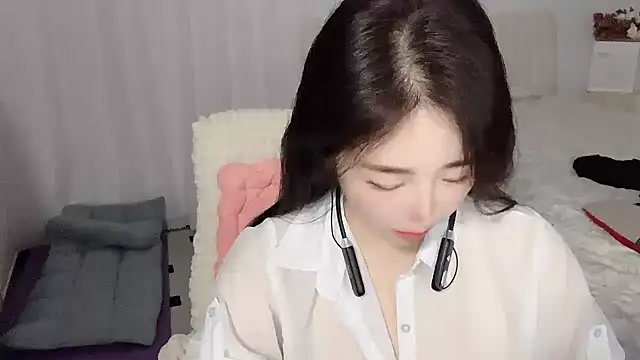 Snapshot of Xiali-166 chatting on 11.23.25 Xiali-166 online show from 11.23.25