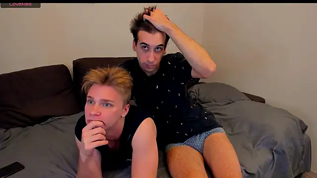 Snapshot of LawrenceMiles chatting on 10.23.25 LawrenceMiles online show from 10.23.25