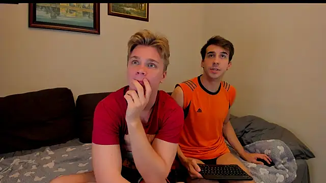 Snapshot of LawrenceMiles chatting on 10.27.25 LawrenceMiles online show from 10.27.25