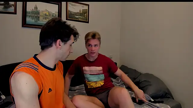 Snapshot of LawrenceMiles chatting on 10.29.25 LawrenceMiles online show from 10.29.25