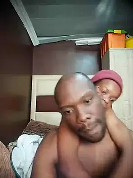 Snapshot of TinnyVsGiant chatting on 11.01.25 TinnyVsGiant online show from 11.01.25