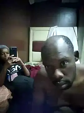 Snapshot of TinnyVsGiant chatting on 11.11.25 TinnyVsGiant online show from 11.11.25