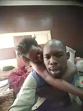 Snapshot of TinnyVsGiant chatting on 12.04.25 TinnyVsGiant online show from 12.04.25