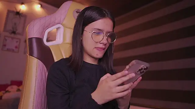 Lana Dreams  online show from 10.29.25