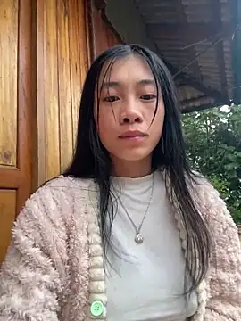 EmLy02 online show from 11.07.25