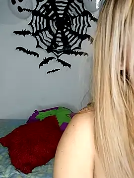 Snapshot of Emily__Hott chatting on 10.08.25 Emily  Hott online show from 10.08.25
