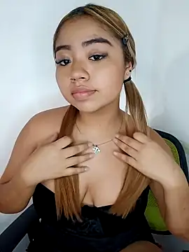 Snapshot of Emily__Hott chatting on 01.14.26 Emily Hott online show from 01.14.26