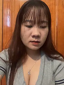 qinejr37 online show from 10.23.25