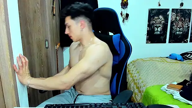 Snapshot of javiersexymann chatting on 12.13.24 javiersexymann online show from 12.13.24