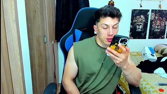 Snapshot of javiersexymann chatting on 01.21.25 javiersexymann online show from 01.21.25