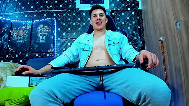 Snapshot of javiersexymann chatting on 09.25.25 javiersexymann online show from 09.25.25