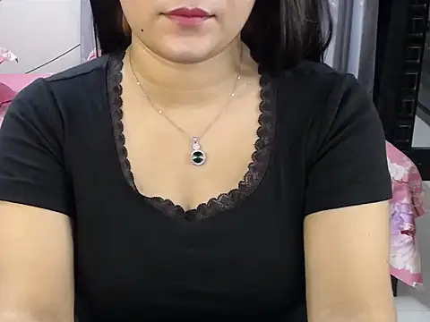 Snapshot of Ridiha_Pari chatting on 10.28.25 Ridiha Pari online show from 10.28.25