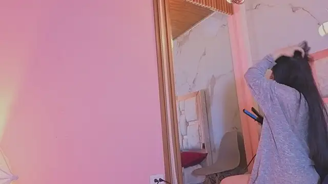 Snapshot of Aria_Bennett1 chatting on 11.30.25 Aria Bennett1 online show from 11.30.25