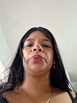 Snapshot of Eiimy_pretty chatting on 10.24.25 Eiimy pretty online show from 10.24.25