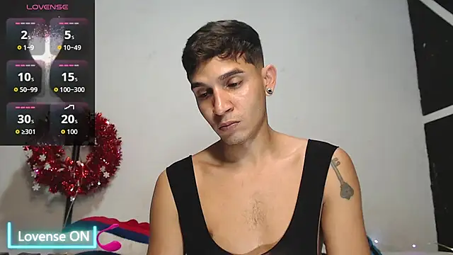 Snapshot of Angel_latinboy chatting on 12.22.25 Angel latinboy online show from 12.22.25