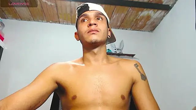 Snapshot of Angel_latinboy chatting on 01.13.26 Angel latinboy online show from 01.13.26