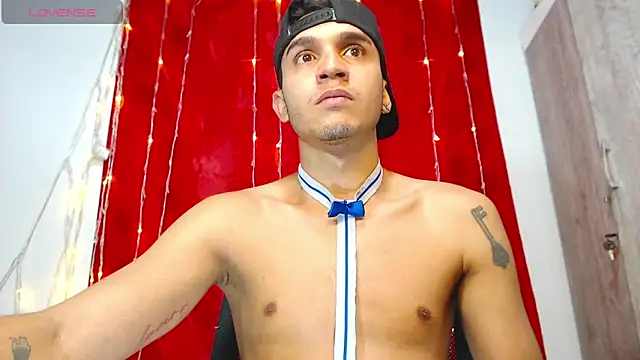 Snapshot of Angel_latinboy chatting on 02.12.26 Angel latinboy online show from 02.12.26