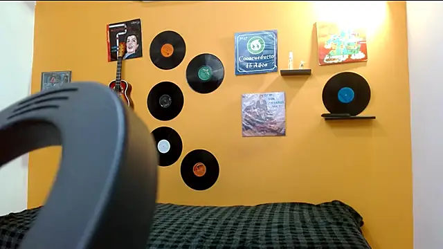 skinnyverus18 online show from 12.03.25