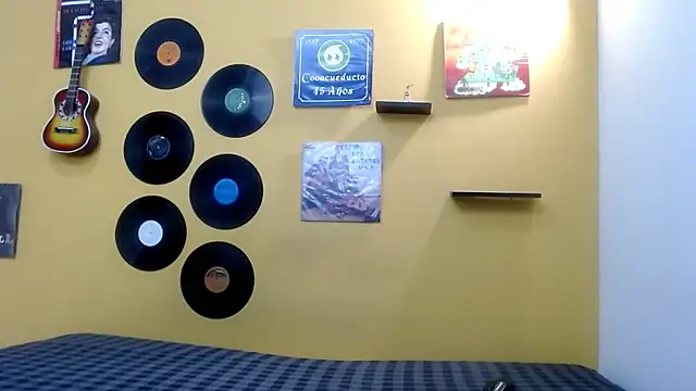 skinnyverus18 online show from 04.10.26