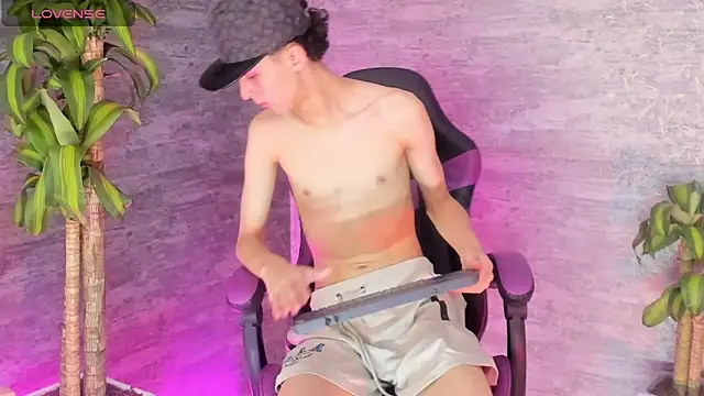 Snapshot of ArthurCox chatting on 09.16.25 ArthurCox online show from 09.16.25