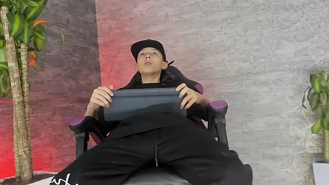 Snapshot of ArthurCox chatting on 09.21.25 ArthurCox online show from 09.21.25