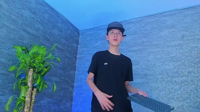 Snapshot of ArthurCox chatting on 09.24.25 ArthurCox online show from 09.24.25