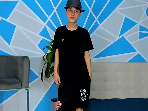 Snapshot of ArthurCox chatting on 10.05.25 ArthurCox online show from 10.05.25