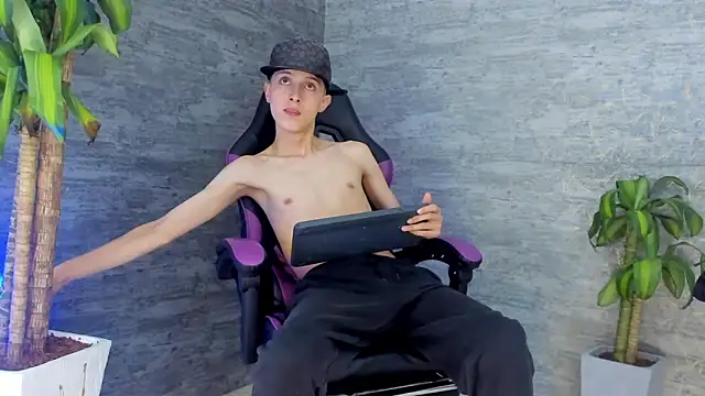 Snapshot of ArthurCox chatting on 10.13.25 ArthurCox online show from 10.13.25