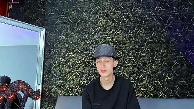 Snapshot of ArthurCox chatting on 10.22.25 ArthurCox online show from 10.22.25