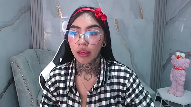 Ashley Blum v online show from 09.13.25