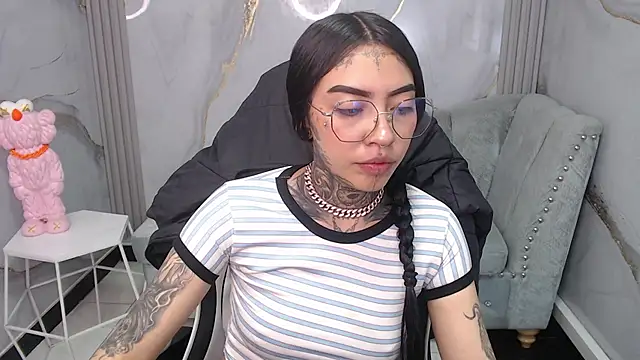 Ashley Blum v online show from 10.30.25