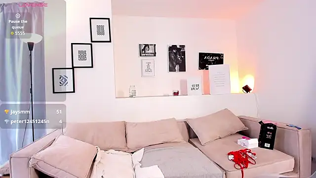 Miacorner  online show from 09.28.25