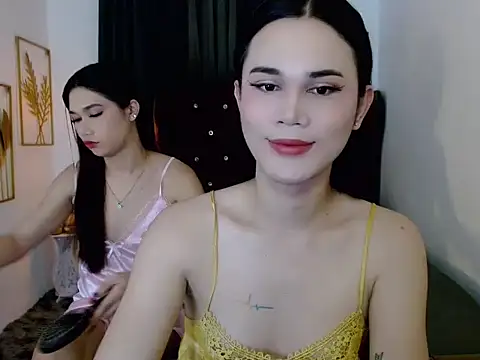 Snapshot of airyloove chatting on 10.18.25 airyloove online show from 10.18.25