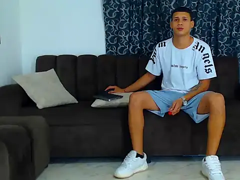 Snapshot of jefferson_exotic21 chatting on 12.03.25 jefferson exotic21 online show from 12.03.25