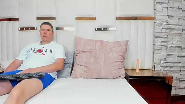 Snapshot of CandyandSteven chatting on 11.21.25 CandyandSteven online show from 11.21.25